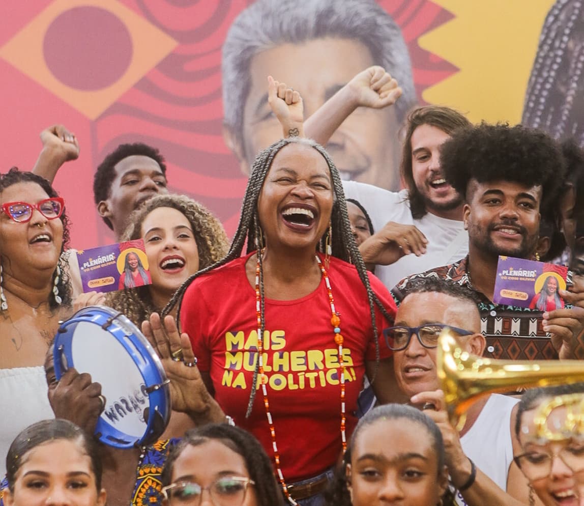 Olívia Santana ao lado da galera da campanha!